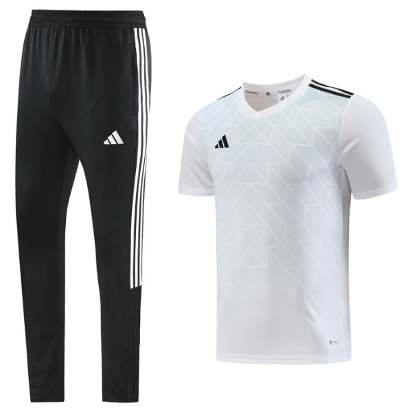 Adidas Set aus T-Shirt + weißer Hose - VENI Fußball