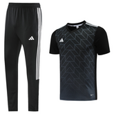Conjunto Adidas T-Shirt + schwarze und graue Hose - VENI Fußball