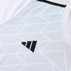 Adidas-Set T-Shirt + Shorts in Weiß und Schwarz - VENI Fußball
