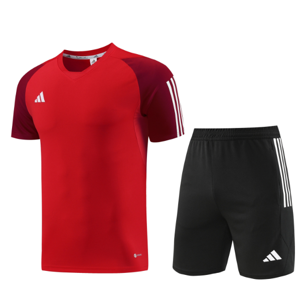 Adidas-Set T-Shirt + rote Shorts - VENI Fußball