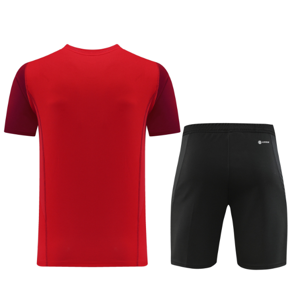 alt
Adidas-Set aus T-Shirt + Shorts in Rot - VENI Fußball