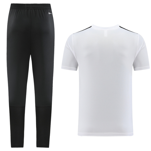Adidas Set mit T-Shirt + weißer Hose - VENI Futebol