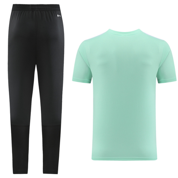 alt
Adidas-Set: T-Shirt + Hose in Hellgrün - VENI Fußball
