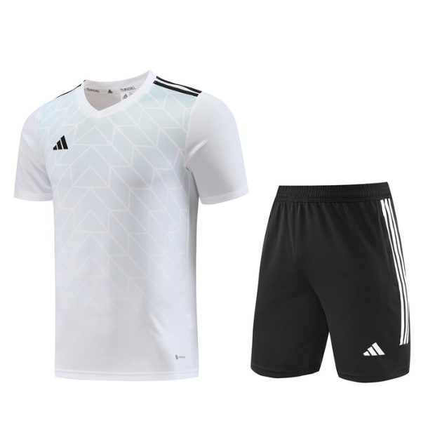 txt
Adidas Set aus weißem und schwarzem Trikot + Shorts - VENI Fußball