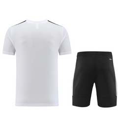 Adidas Set T-Shirt + Shorts in Weiß und Schwarz - VENI Fußball