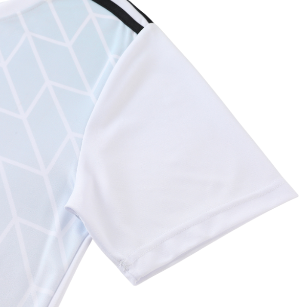 alt
Adidas Set T-Shirt + Shorts in Weiß und Schwarz - VENI Fußball