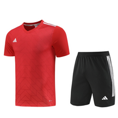 Adidas Set aus T-Shirt + Shorts in Rot und Schwarz - VENI Fußball