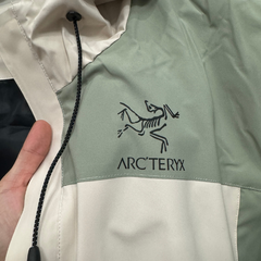 Arc'Teryx Windbreaker Beige and Green