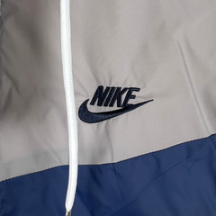 Windbreaker Nike Branca, Cinza e Azul - VENI Futebol