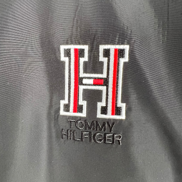 Corta Vento Tommy Hilfiger Preto com detalhes - VENI Futebol